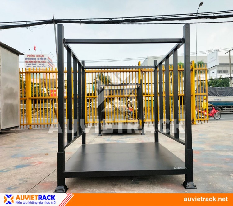 STACKABLE STEEL PALLET