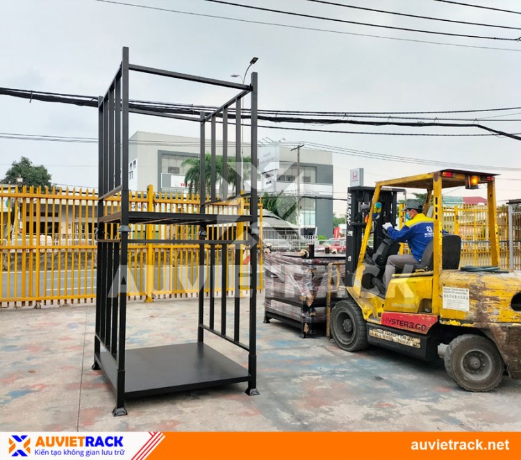 STACKABLE STEEL PALLET
