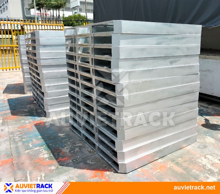 FLAT STEEL PALLET