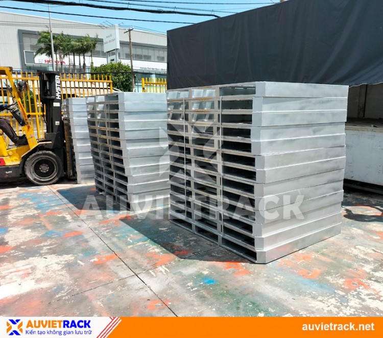 FLAT STEEL PALLET