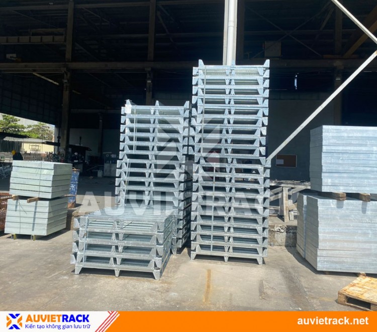 FLAT STEEL PALLET