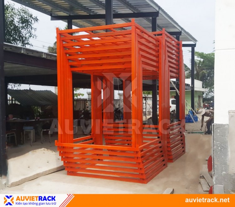 INVERTED STACKING STEEL PALLET
