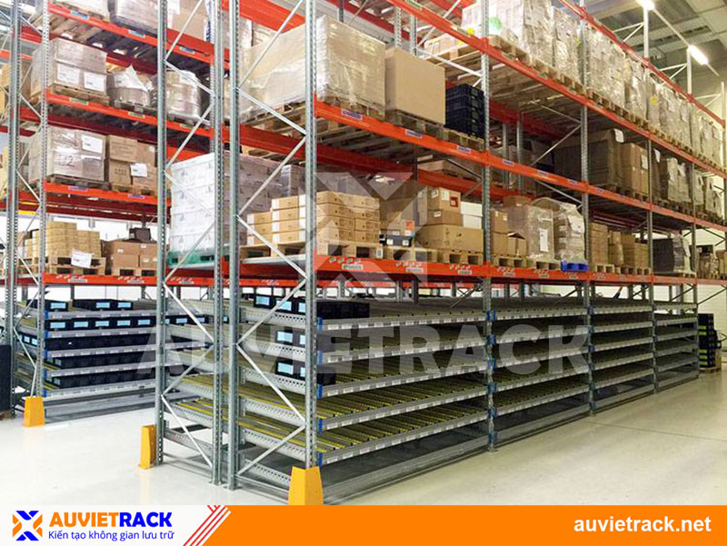 Carton Flow racks combine with pallet racking on higher levels
