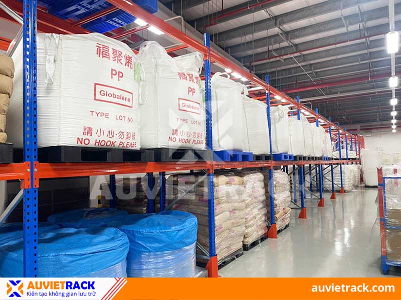 Double Deep racking in cold warehouse contain medical equipment