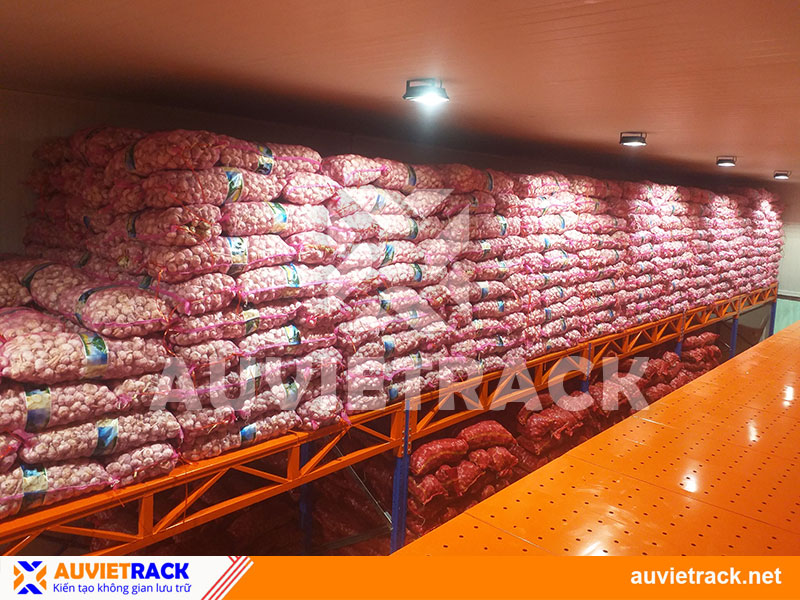 Mezzanine rack for agricultural products