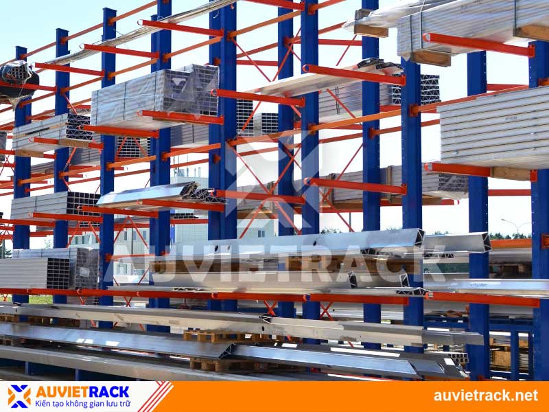 Cantilever rack with aluminum and iron bars