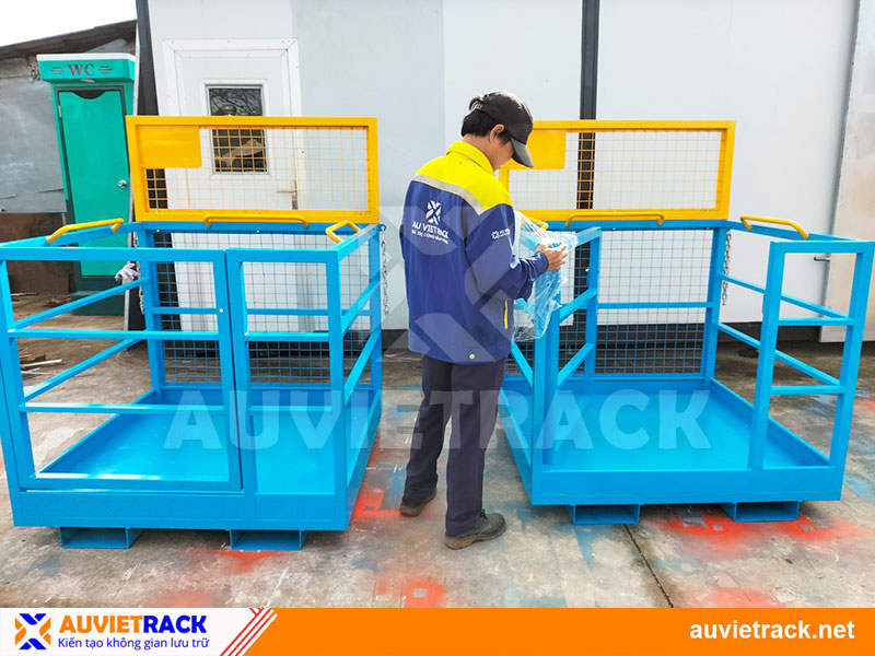 Fixed forklift safety cage without a roof - Au Viet Rack