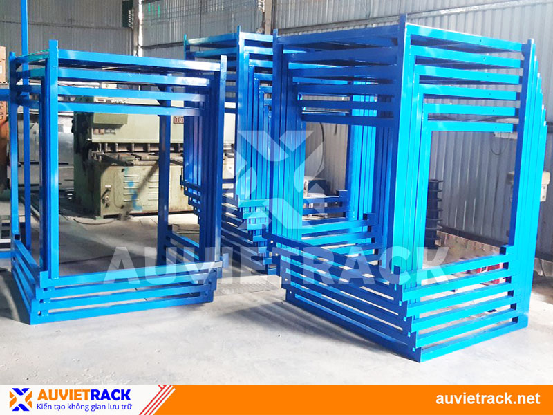 Inverted stacking steel pallet with powder coating contain food