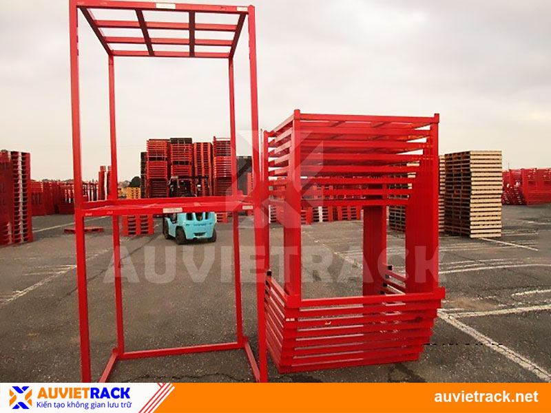 Inverted stacking steel pallet for agricultural warehouse