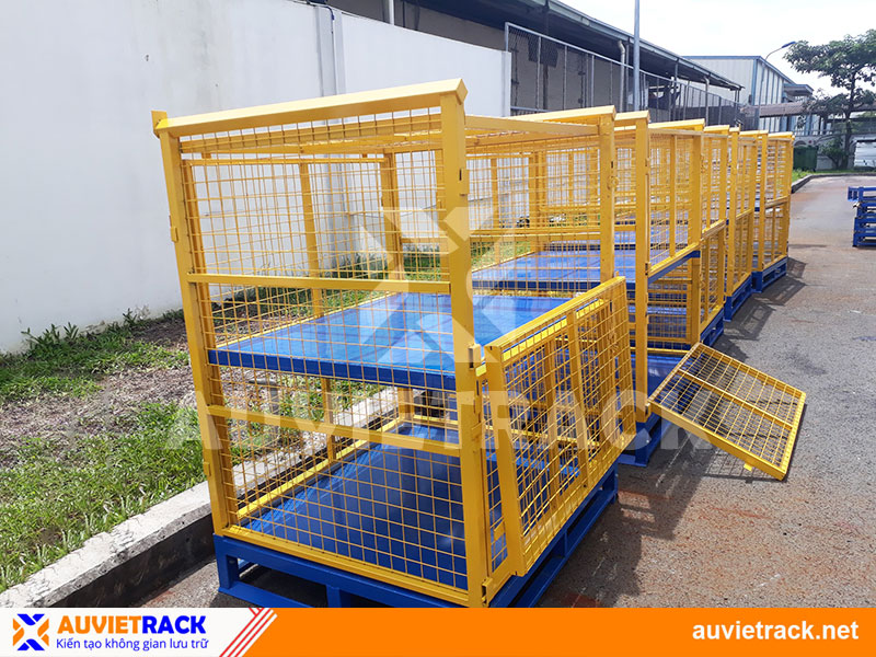 Pallet sắt vách lưới trong kho hàng - Au Viet Rack