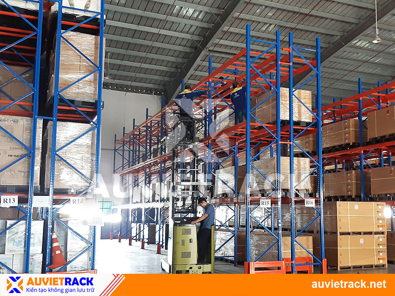 Installing Selective racking in warehouses