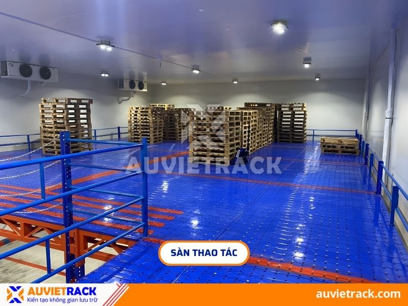 S&agrave;n thao t&aacute;c