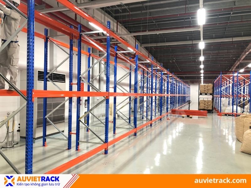 Giá kệ Double Deep còn phụ thuộc vào nhiều yếu tố