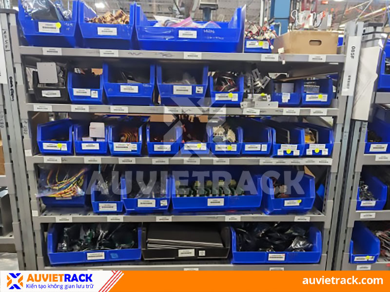 Plastic bin racks for mechanical tools