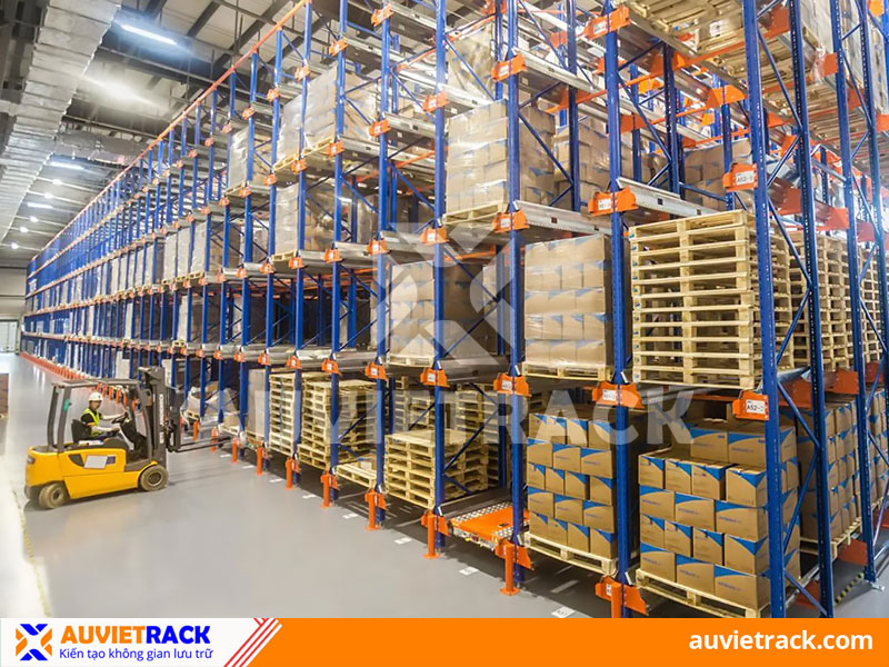 Radio Shuttle racking for electronic components warehouse
