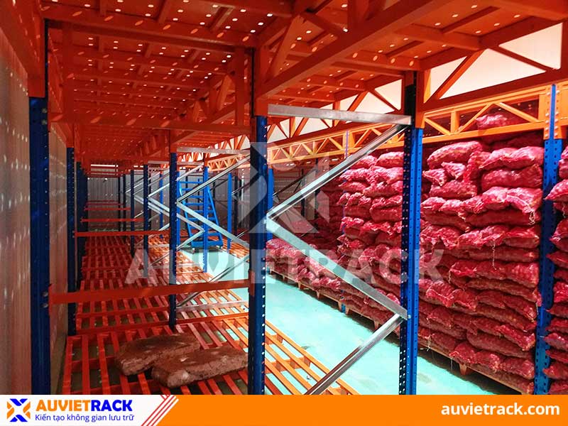 Mezzanine rack system in food warehouses in Ho Chi Minh City.