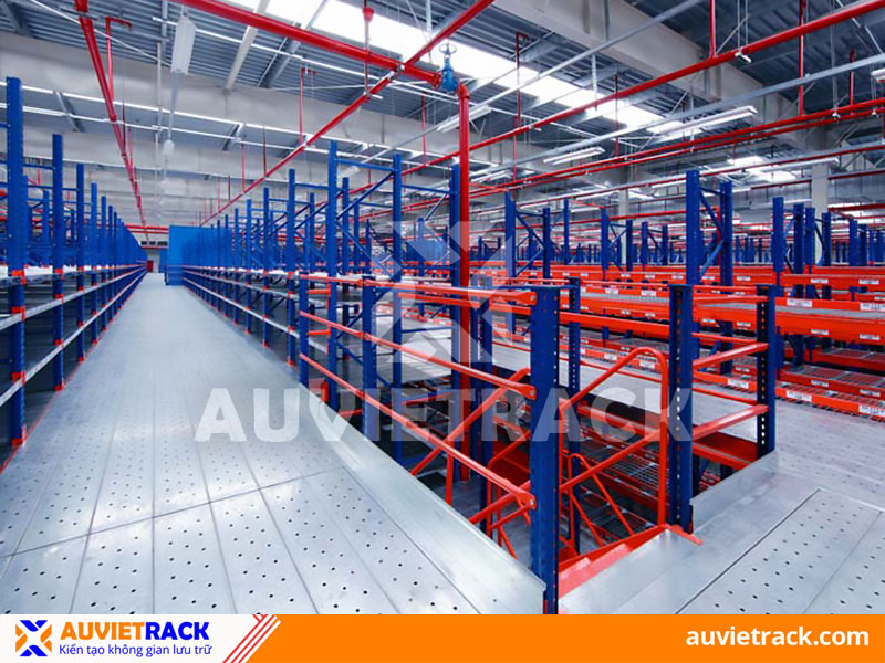 Mezzanine rack lined with corrugated iron