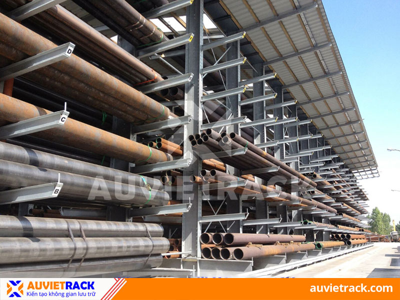 Cantilever rack for storing steel pipes