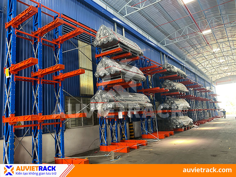 Cantilever rack are used for warehouses with long, heavy and bulky goods