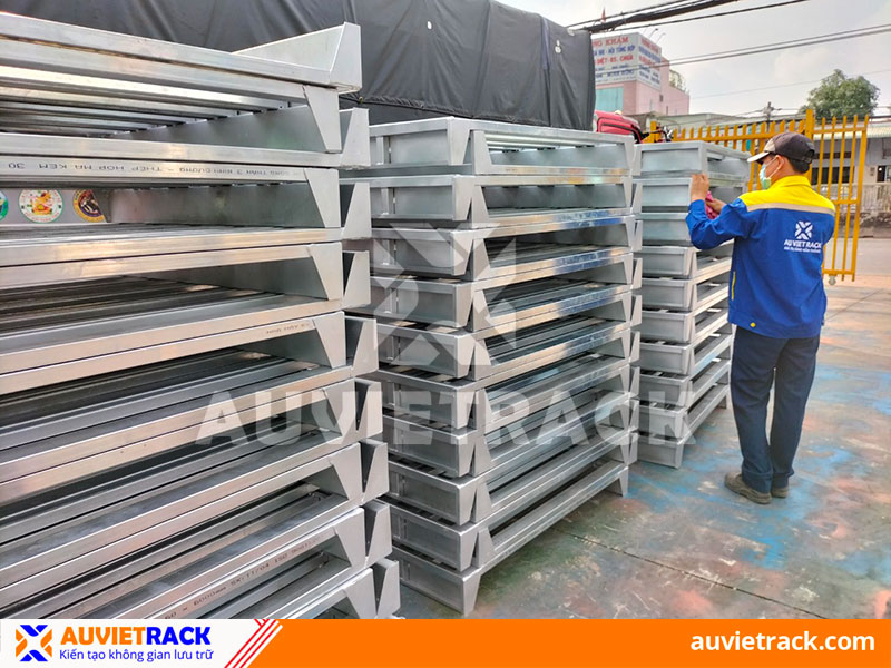 What should you keep in mind when buying galvanized steel pallets?