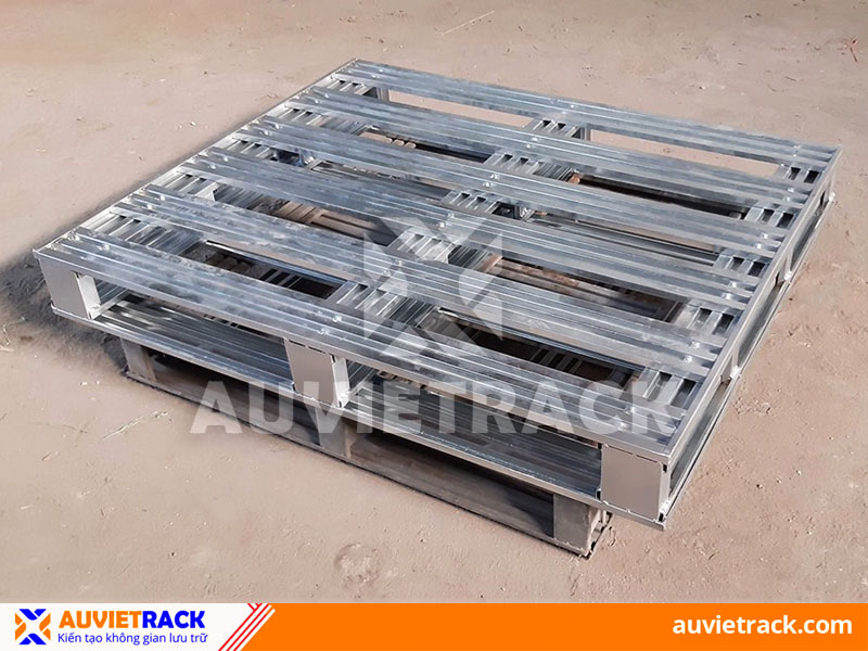 2-sided pallet with 4 lifting directions