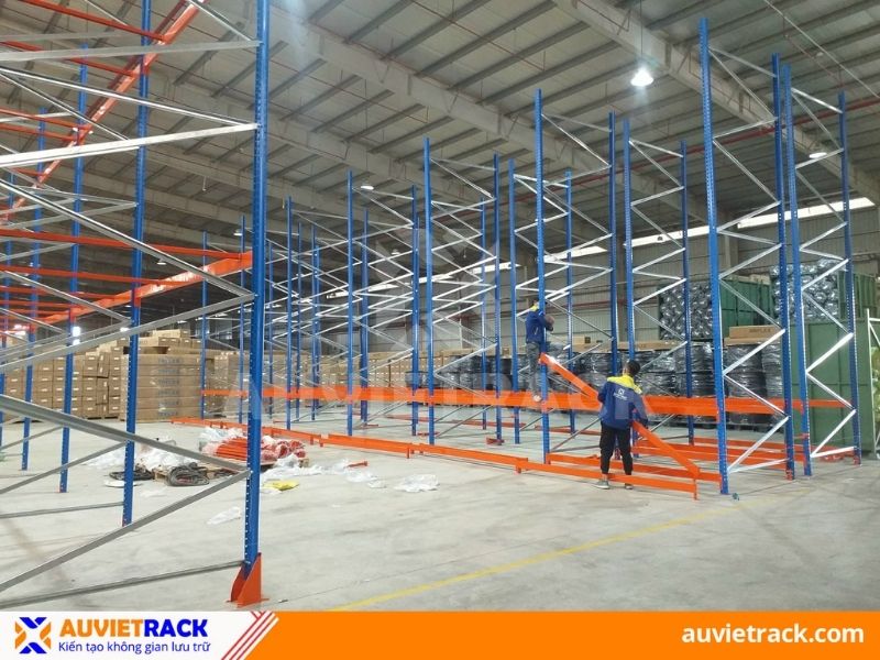 Lắp đặt kệ Selective tại TP Tech