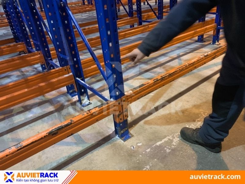 Trì hoãn bảo trì kệ kho tải trọng nặng có thể dẫn đến nhiều rủi ro không thể lường trước