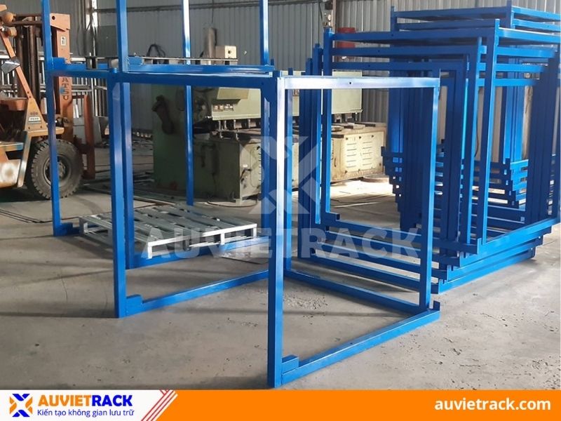 Pallet sắt chồng ngược
