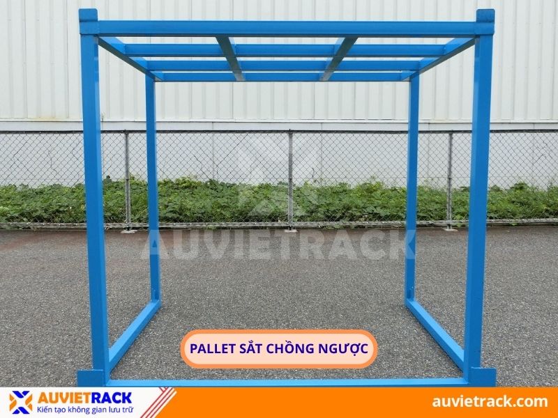 Pallet sắt chồng ngược