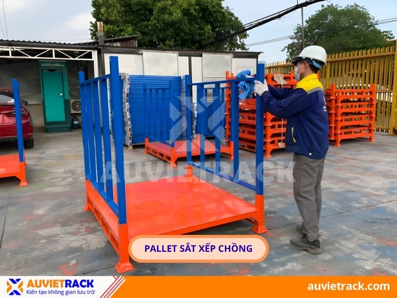 Pallet sắt xếp chồng