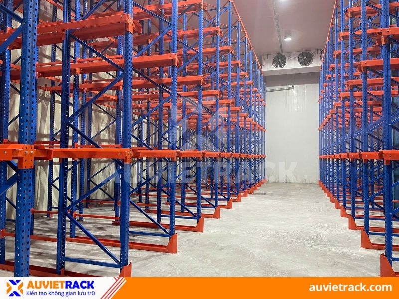 Kệ chứa h&agrave;ng