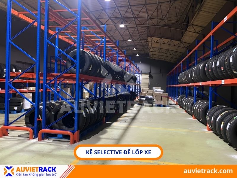 Kệ Selective để lốp xe
