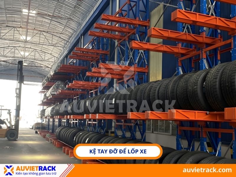 Kệ tay đỡ để lốp xe