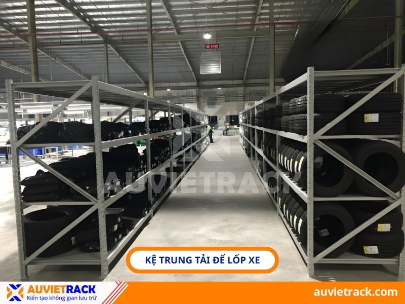 Kệ trung tải để lốp xe