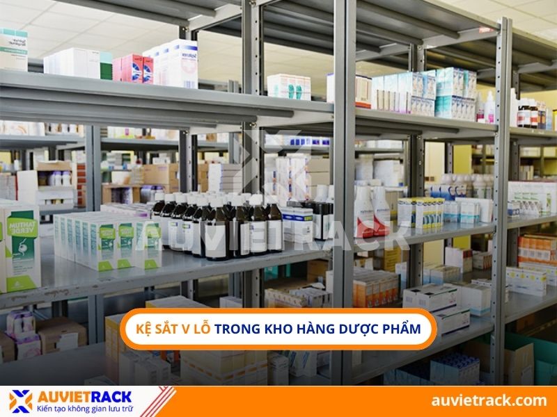 Kệ sắt V lỗ trong kho dược