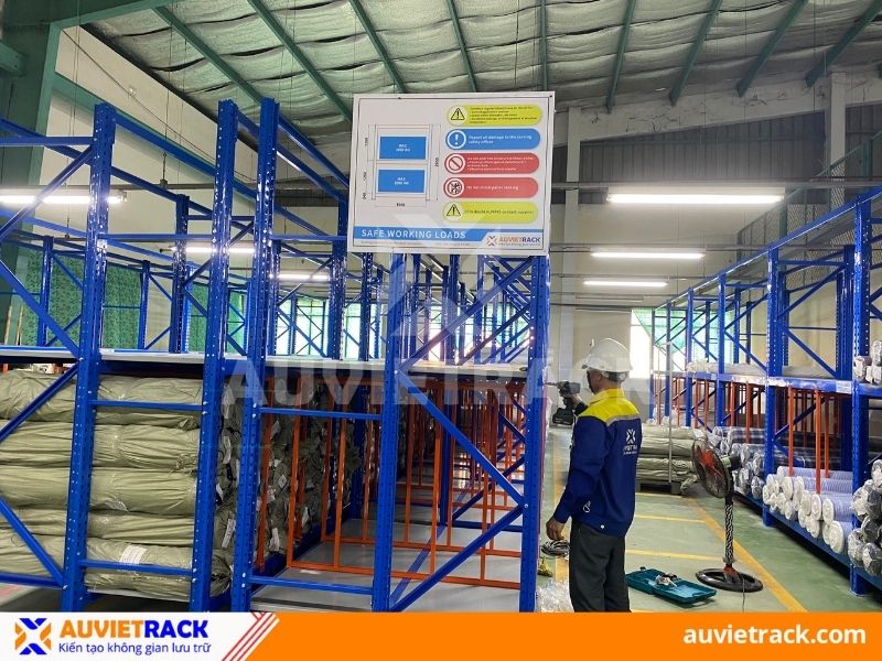 N&ecirc;n tu&acirc;n thủ đ&uacute;ng hướng dẫn sử dụng kệ từ nh&agrave; cung cấp