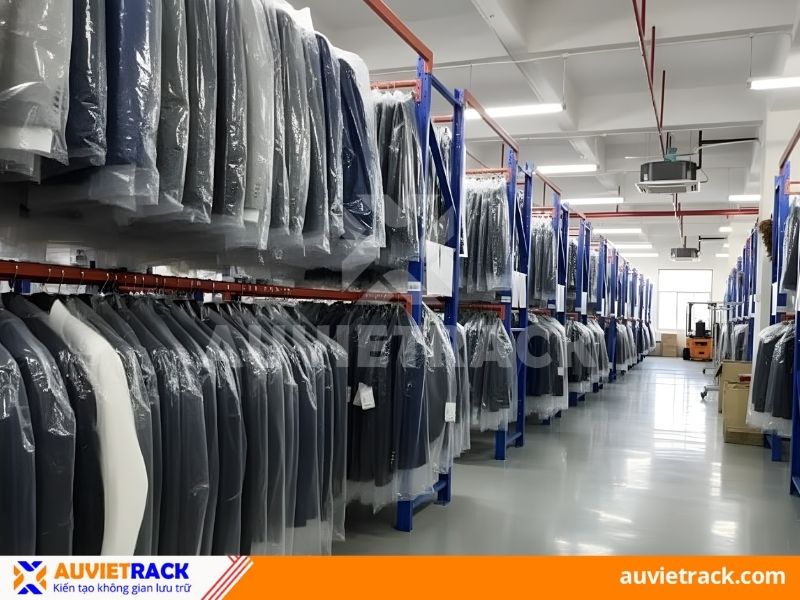 Kệ treo quần &aacute;o