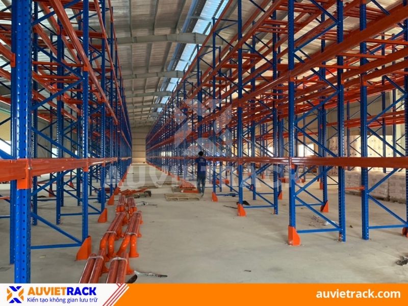 Kệ kho h&agrave;ng thanh l&yacute;