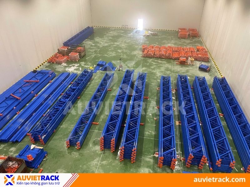 Di chuyển vật tư vào khu vực lắp đặt