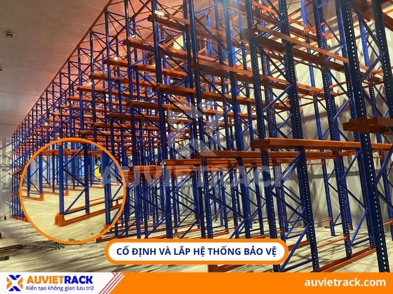 Cố định v&agrave; lắp hệ thống bảo vệ