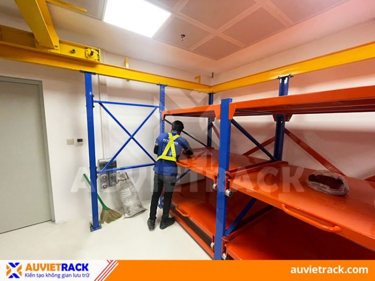 PALLET FLOW RACKING