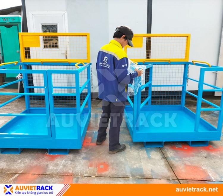 FORKLIFT SAFETY CAGE