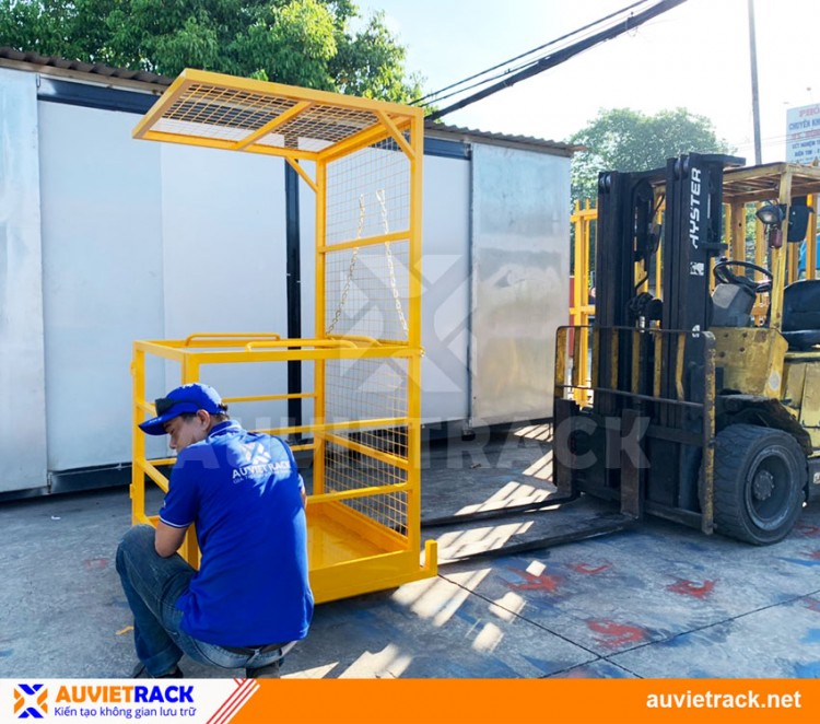 FORKLIFT SAFETY CAGE