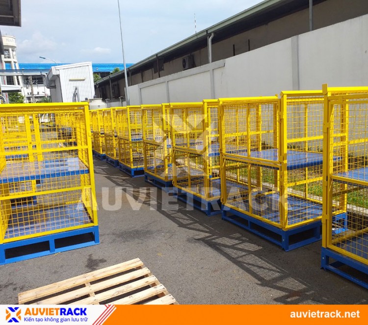 STACKABLE WIRE MESH PALLET