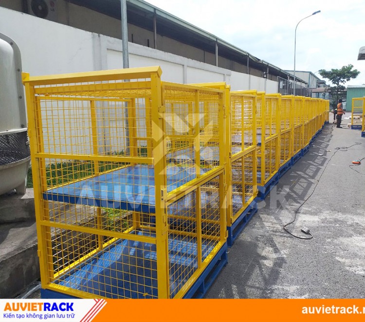STACKABLE WIRE MESH PALLET