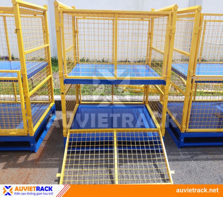 STACKABLE WIRE MESH PALLET