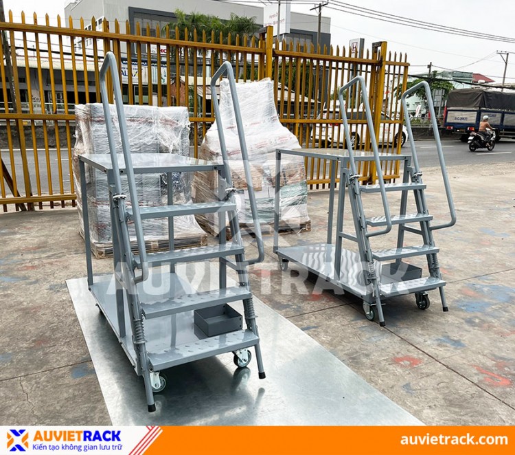 XE LẤY HÀNG BẬC THANG