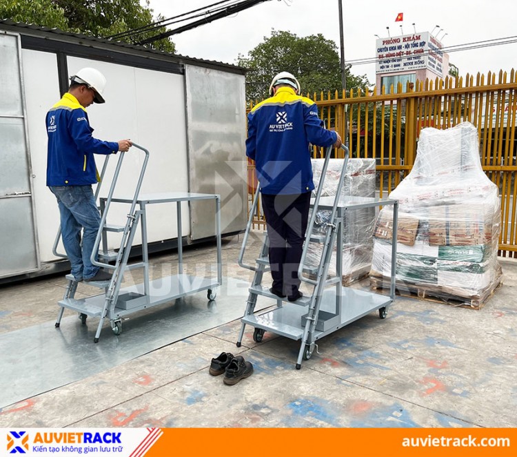 XE LẤY HÀNG BẬC THANG