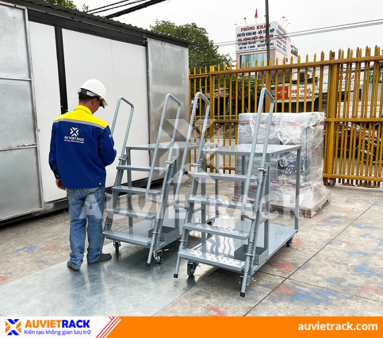 XE LẤY HÀNG BẬC THANG